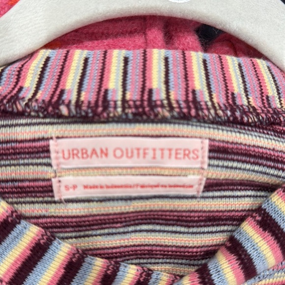 Urban Outfitters cropped sweater NWT - Picture 4 of 7